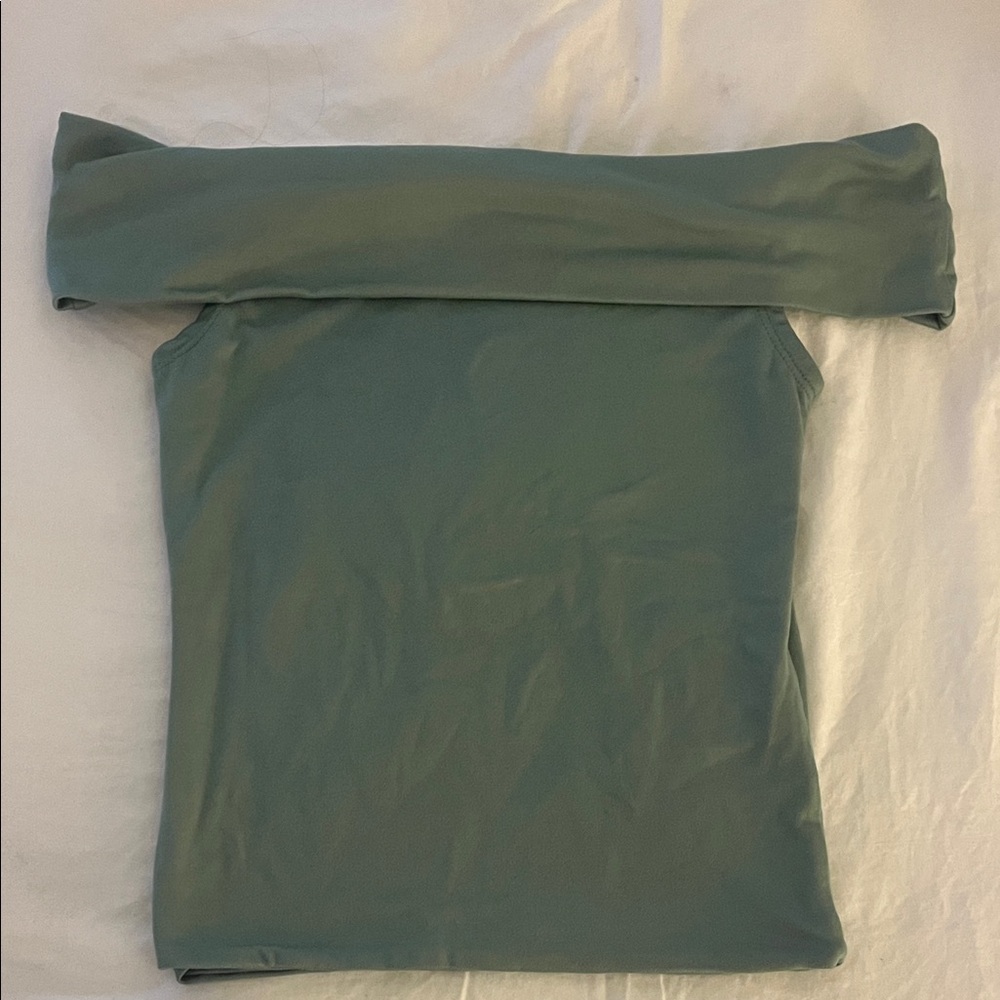 Chic Off-Shoulder Women's Top in Green
